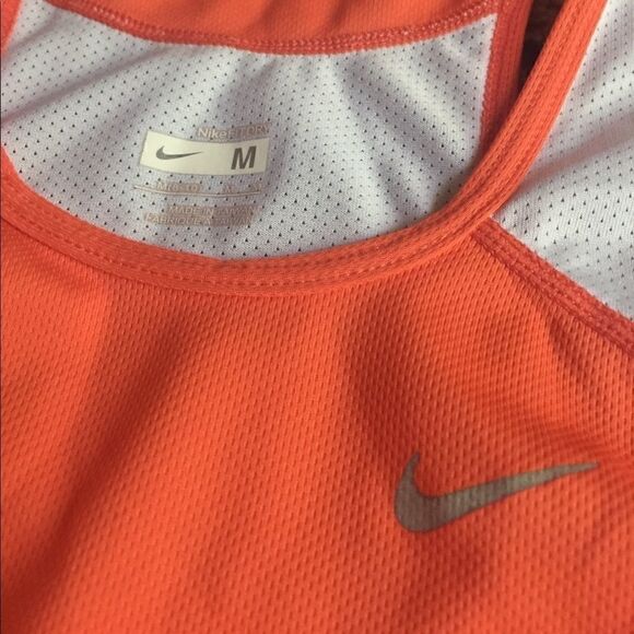 Women's Nike tank size medium - Picture 2 of 5